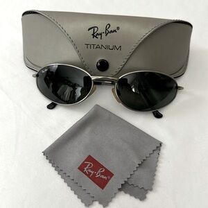 Ray-Ban Black and Silver Sunglasses VINTAGE